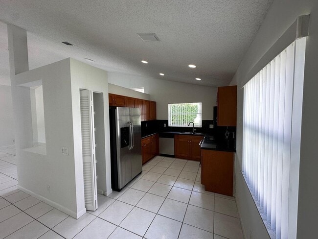 Building Photo - 1051 Briar Ridge Rd