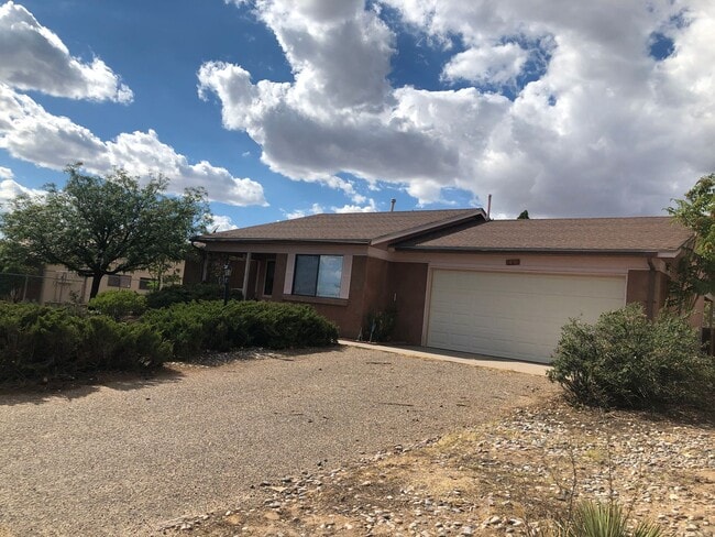 Primary Photo - 567 Apache Loop SW