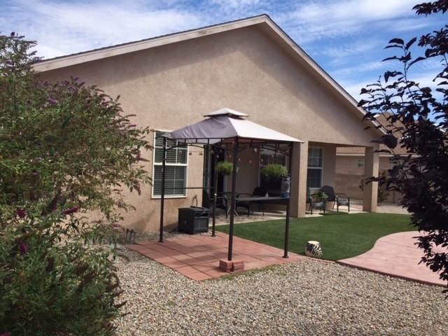 Building Photo - 3 Bedroom, 2 Bathroom Home near Unser & La...