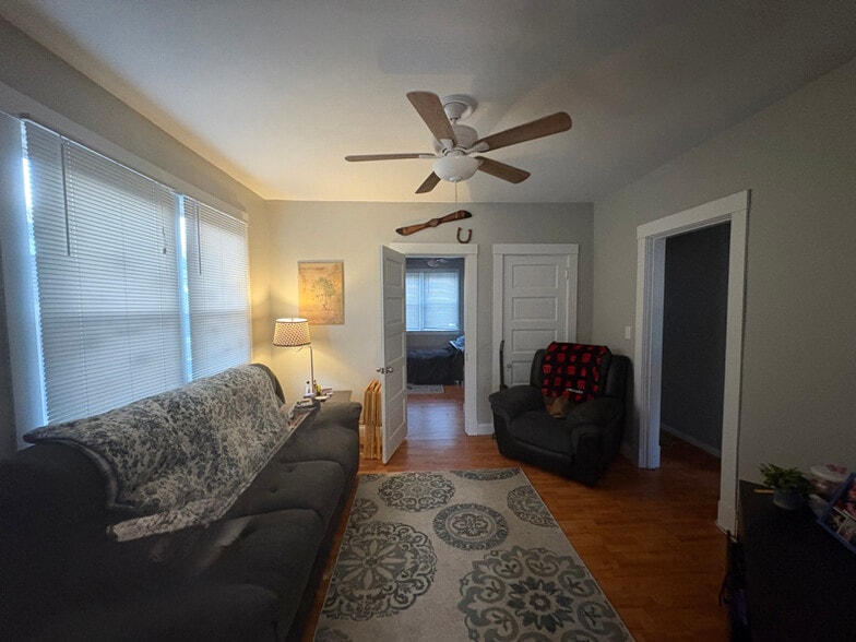 Building Photo - 329 Byrd St