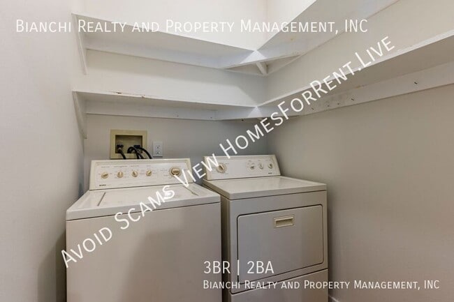 Building Photo - 1612 1st St
