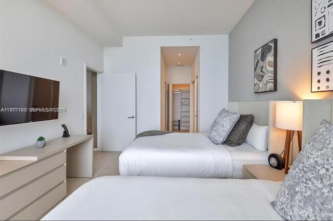 Building Photo - 4111 S Ocean Dr