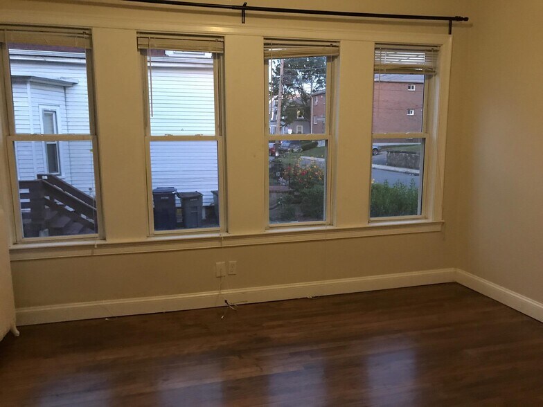 Building Photo - 10 Greylock Rd