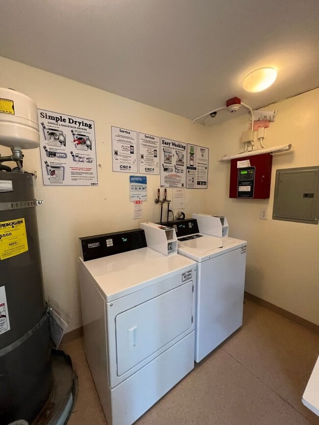 Building Photo - 2 Bed 1.5 Bath Condo Downtown Bellevue on Main Street