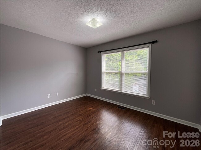 Building Photo - 206 W 15th St