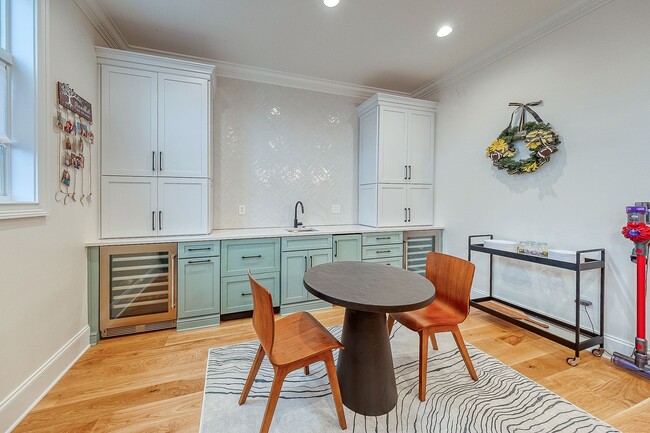 Building Photo - Prime US Open Rental: For those with disce...