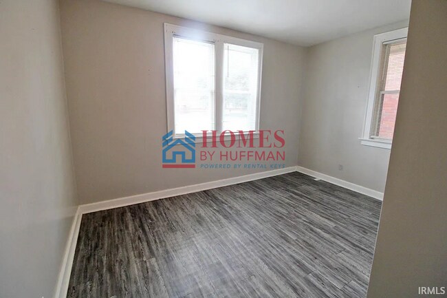 Building Photo - Two Bedroom House