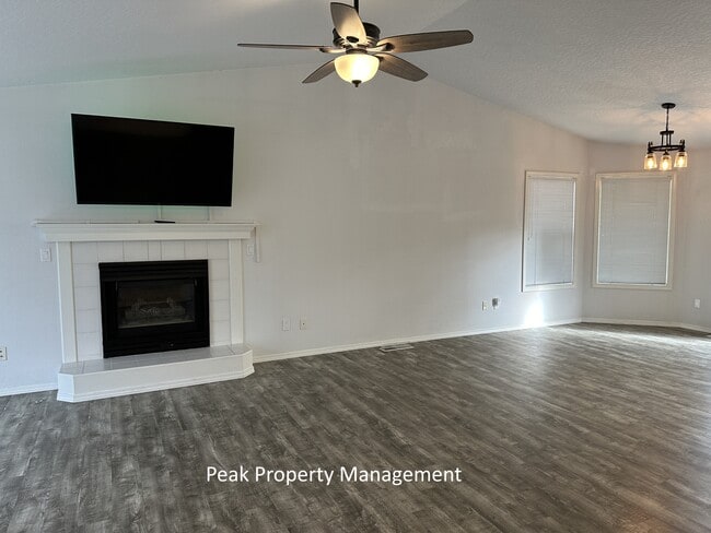 Building Photo - 3009 Ray Ave