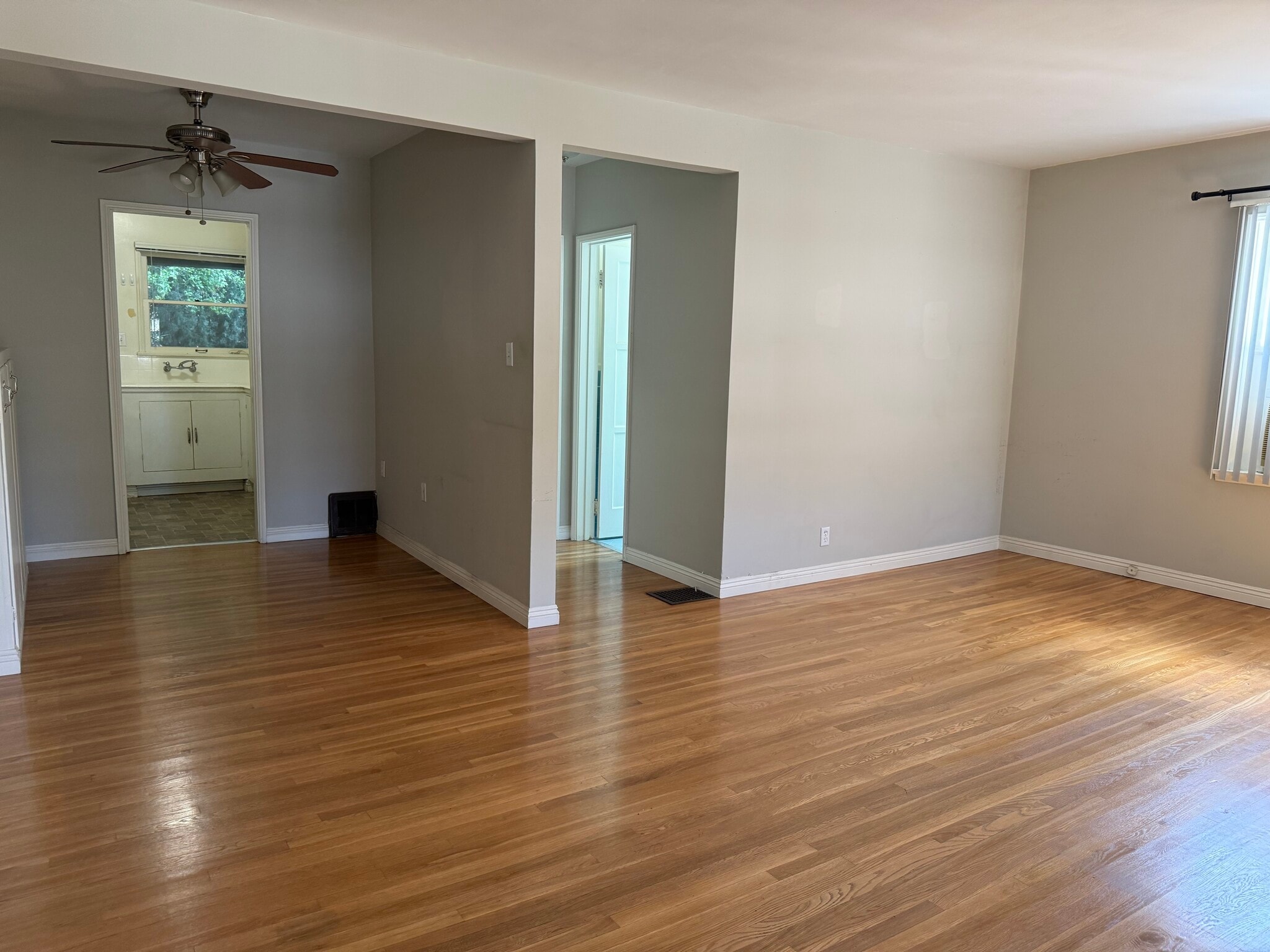 view at front entrance - 442 S Euclid Ave