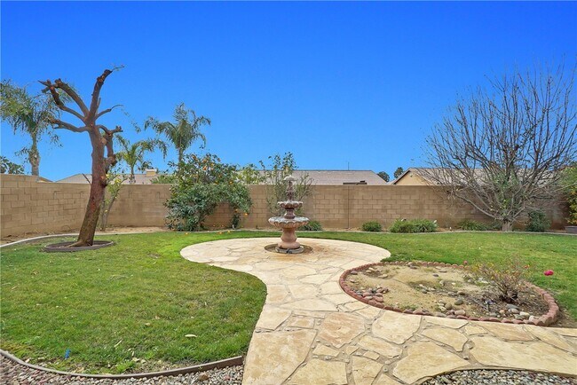 Building Photo - 515 Omar St