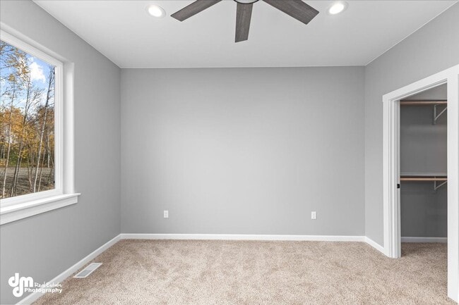 Building Photo - 550 W Galway Dr