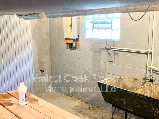 Building Photo - 1911 E 34th St