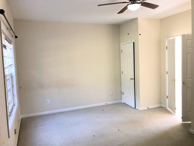 Building Photo - 133 Whisperwood Ln