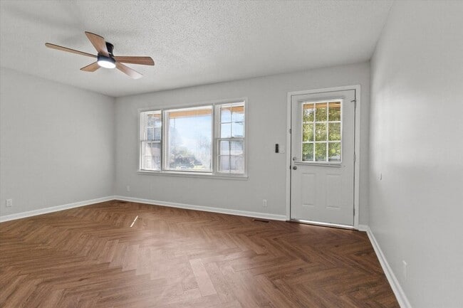 Building Photo - 507 Clift Dr