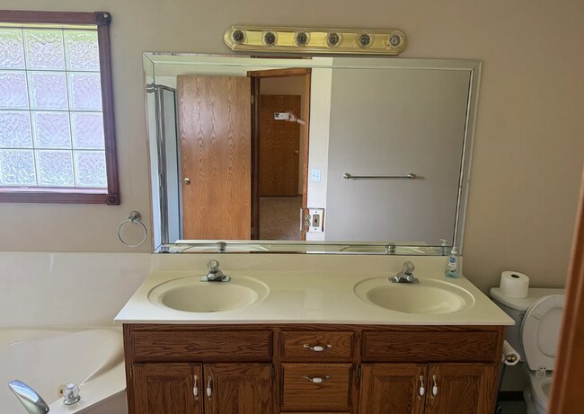 Building Photo - BEAUTIFUL FULLY FENCED HOME IN NIXA SCHOOL...