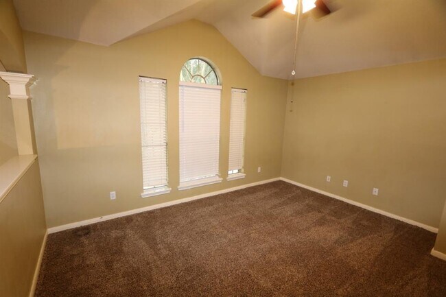 Building Photo - 727 Darone Ct