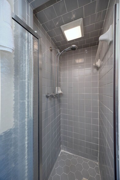 Building Photo - 4629 Rosemont Dr