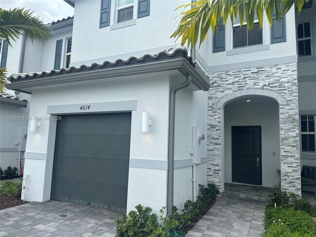Building Photo - 11883 NW 47th Manor