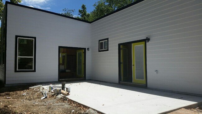 Building Photo - 4300 Mount Vernon Dr