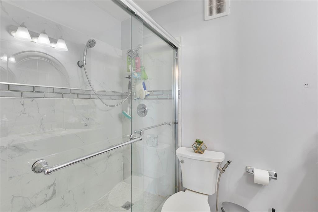 Building Photo - 9925 NW 57th Mnr