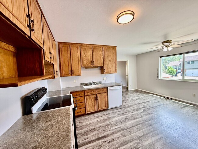 Building Photo - Tulip Way 4125-4127
