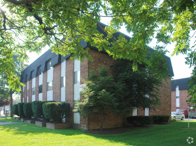 Building Photo - 1410 Neil Ave