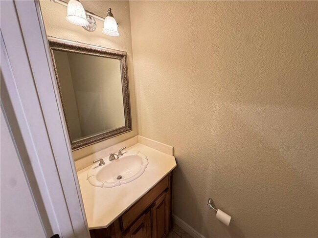 Building Photo - 407 Lyndal Ln