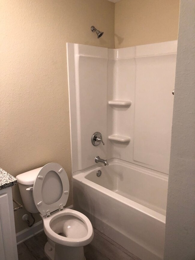 Building Photo - 3 bedroom, 2.5 bath town-home,near TAFB
