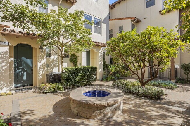 Building Photo - 569 E Montecito St