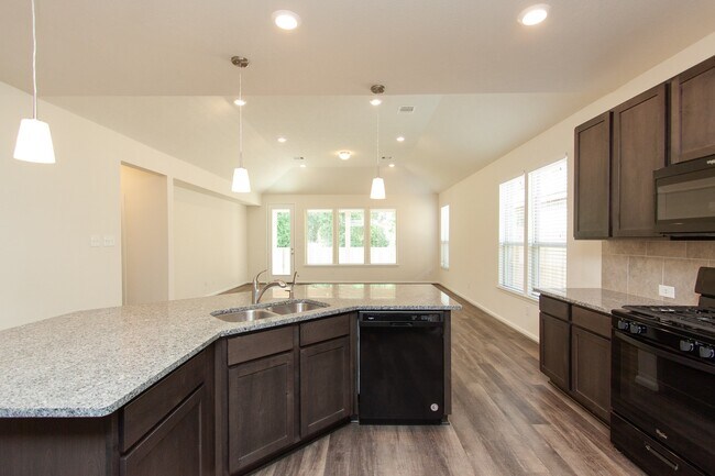 Building Photo - 2011 Parnevik Pl