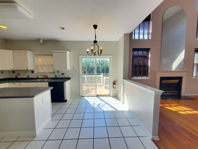Building Photo - Waterfront! Spacious, updated, 4-bedroom &...
