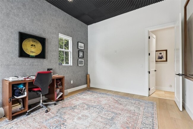 Building Photo - 7420 SW 54th Ct