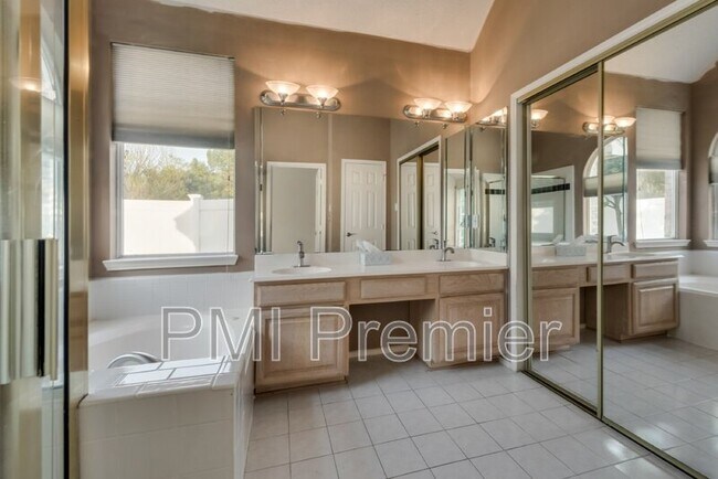 Building Photo - 2309 Kittyhawk Dr