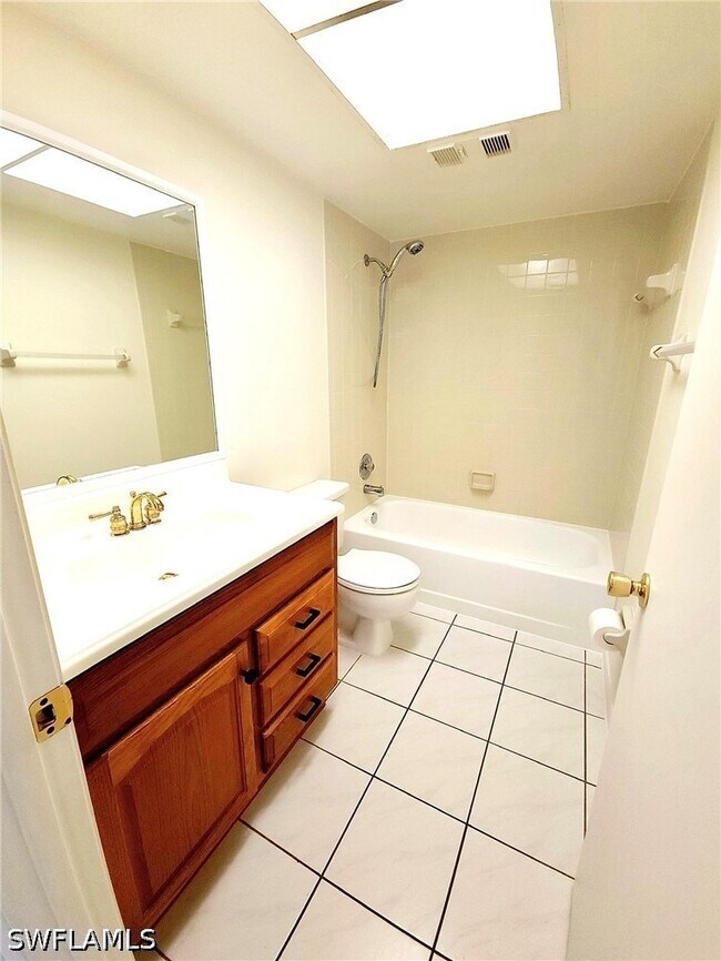 Building Photo - 15075 Parkside Dr