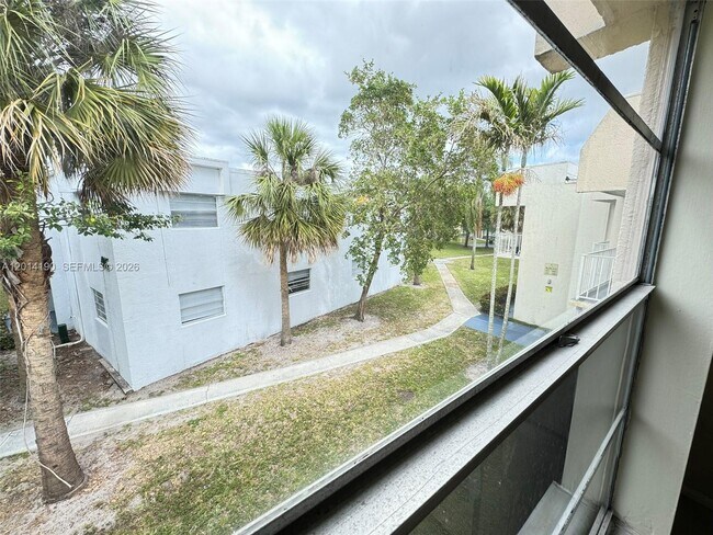 Building Photo - 415 Executive Center Dr