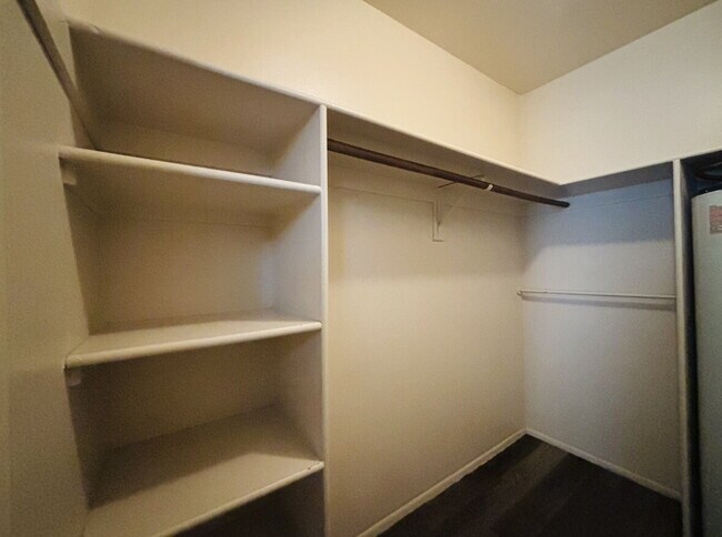 Building Photo - "Cozy 2-Bed 2 bath Condo with Full Furnish...