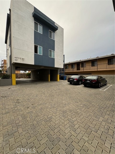 Building Photo - 623 Normandie Ave