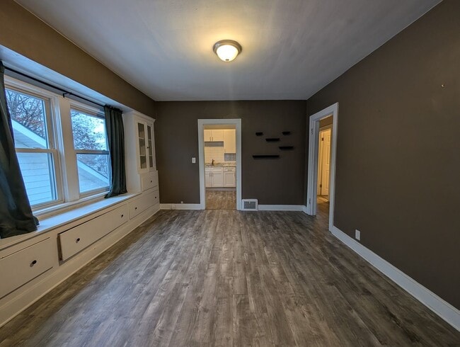 Building Photo - 2184 Wascana Ave