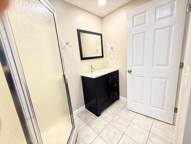 Building Photo - 1233 Vincennes St