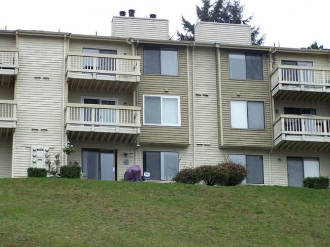 Building Photo - 2 Bedroom Condo in Sunn Fjord - Community Amenities Incl. - Available 5/15