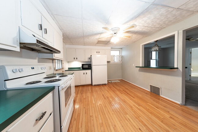 Building Photo - 849 S Franklin St