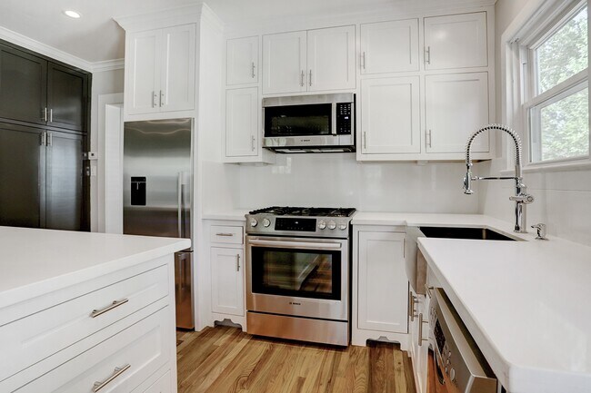 Building Photo - 127 Payne St