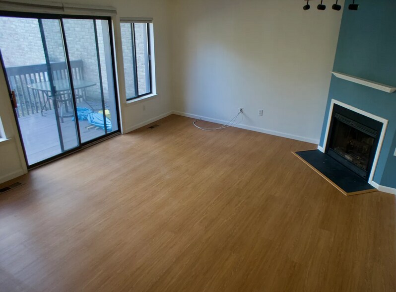 Building Photo - 2289 Bedford St