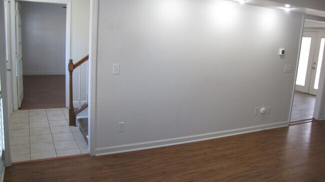 Building Photo - Well-kept 3 bedroom 2 1/2 bath home in the heart of Clemmons