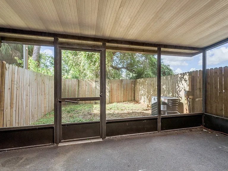 Building Photo - 2890 S Pines Dr