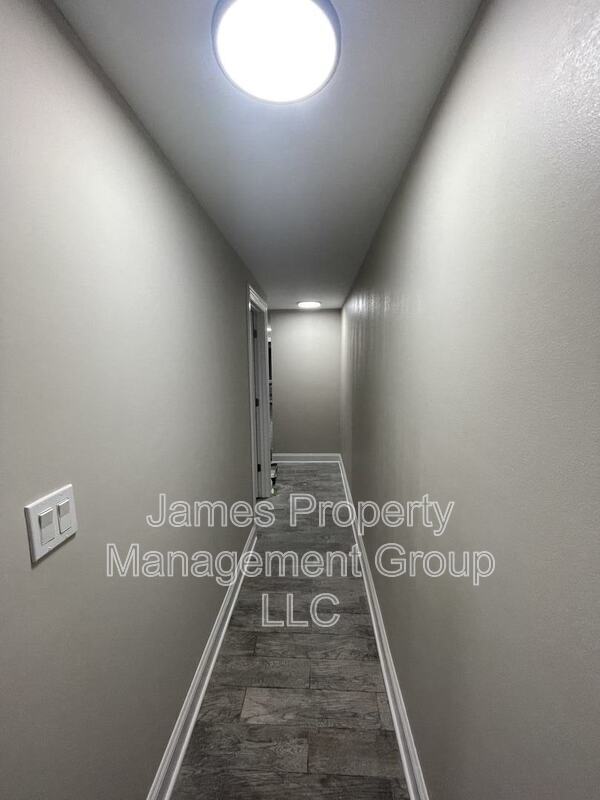 Building Photo - 3940 N Narragansett Ave