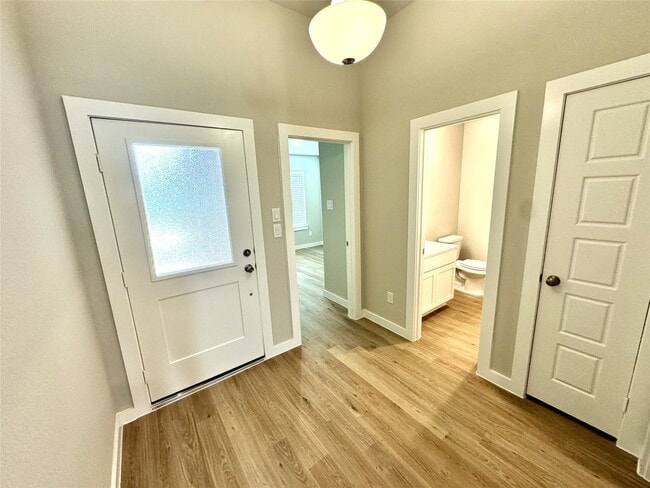 Building Photo - 8615 Jetty Glen Dr