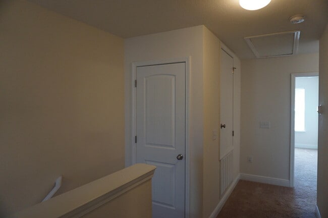 Building Photo - 171 Iron Horse Dr E