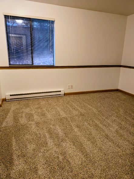 Building Photo - 9233 Interlake Ave N