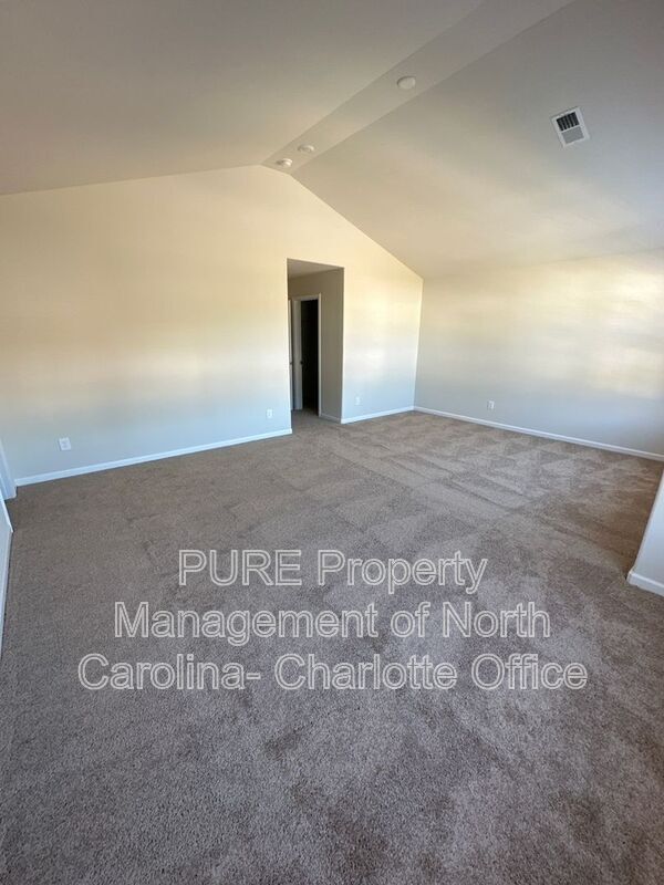 Building Photo - 100 Conifer Ln